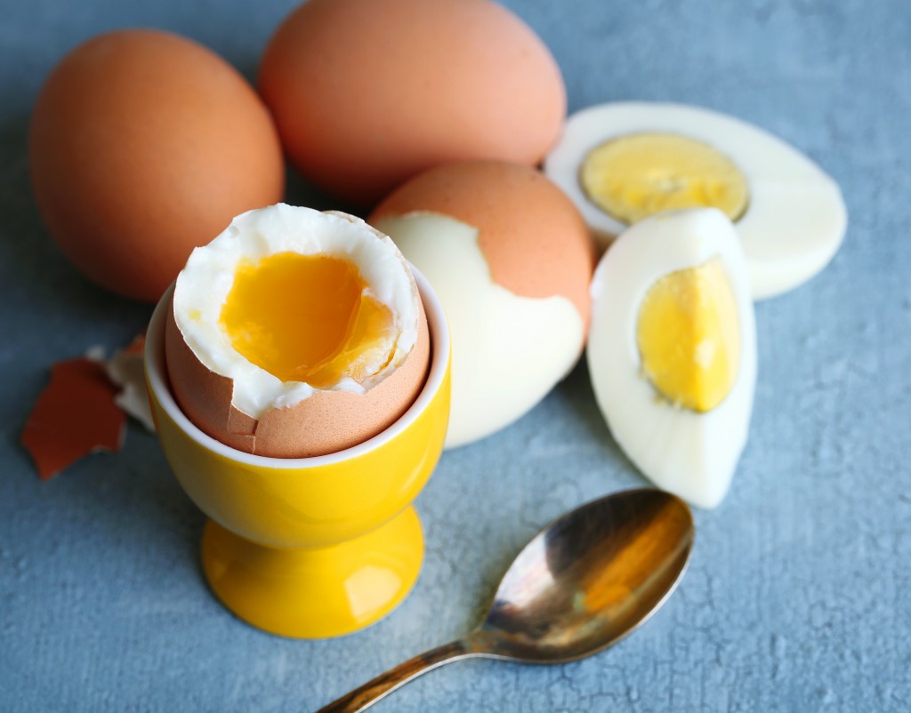 تناول البيض بدل النشويات على وجبة الإفطار 