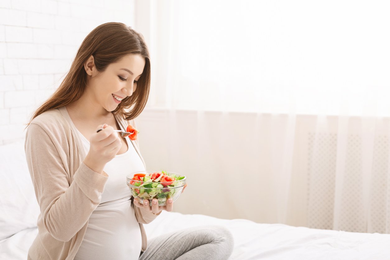 تناول الطعام الصحي أثناء فترة الحمل