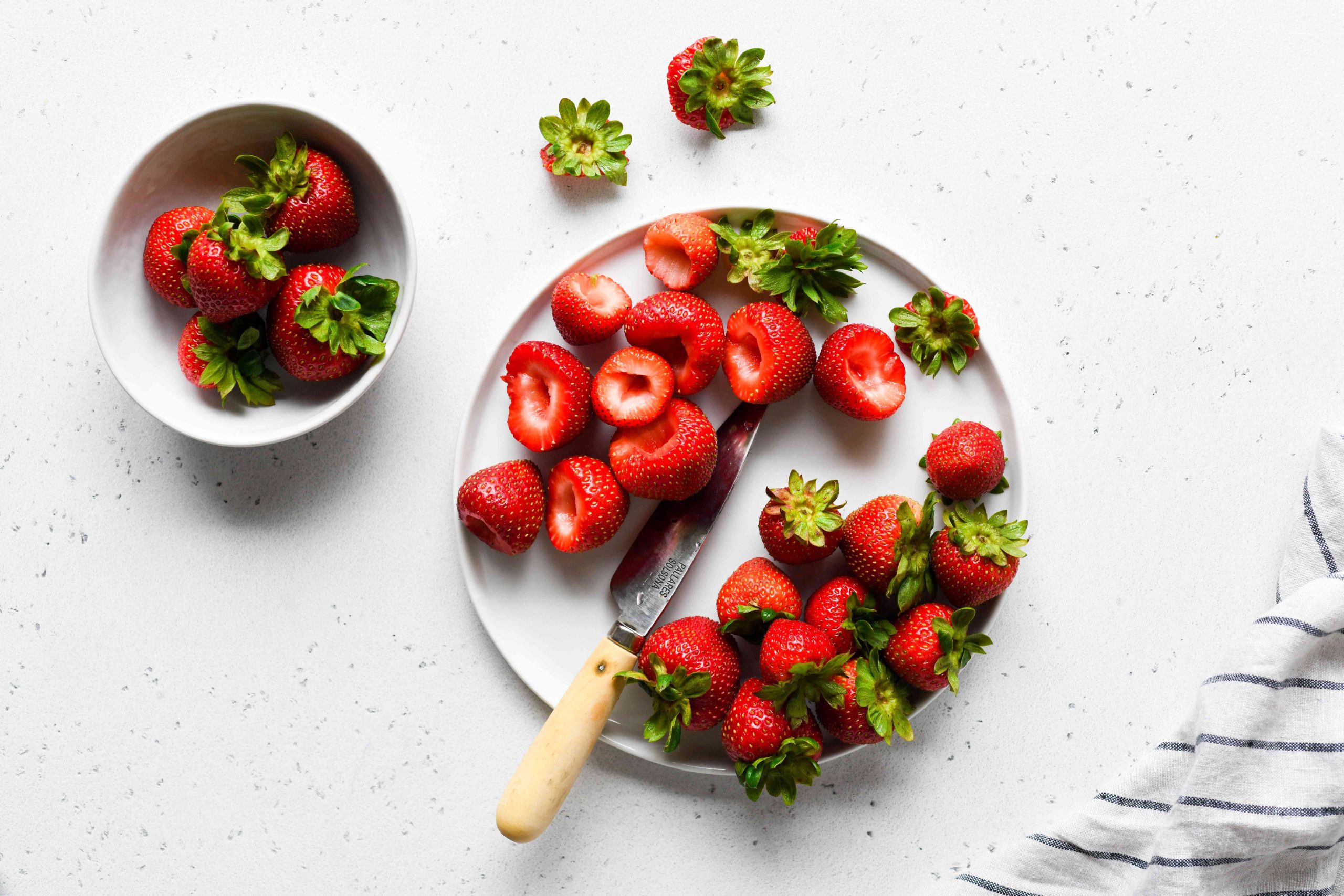 strawberry-jelly-recipe-435894-step-04-e0a8ad8888cc4f1bb832943dbdcd2432-scaled.jpg