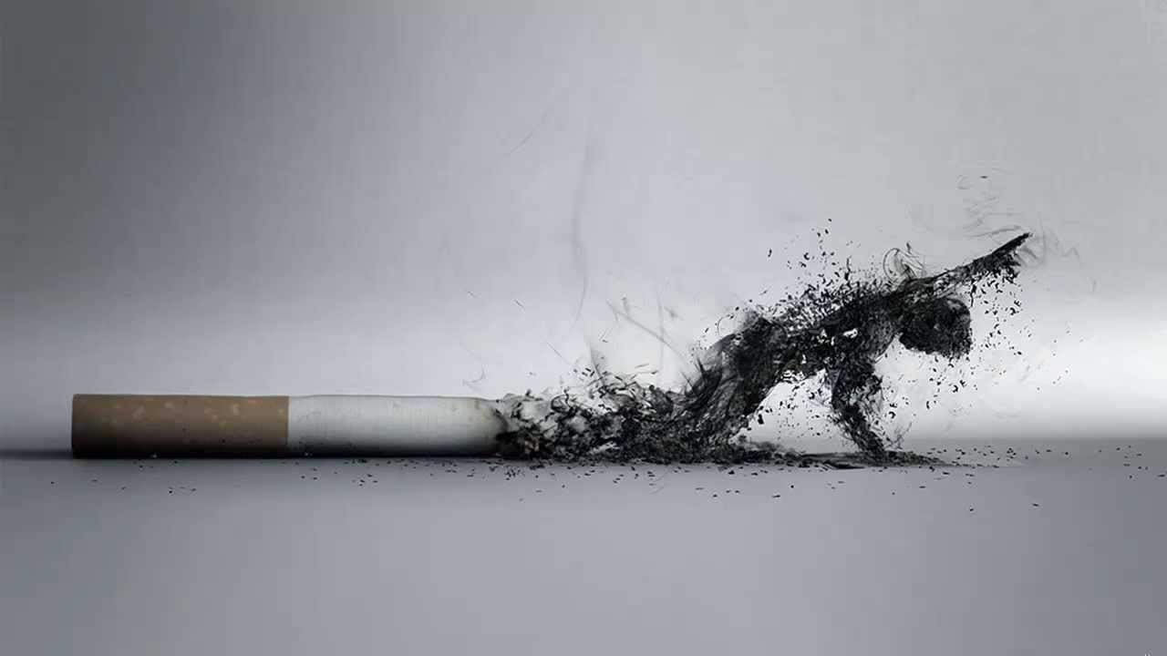 التدخين والتعرض للسموم أحد أسباب حدوث الهالات السوداء تحت العين