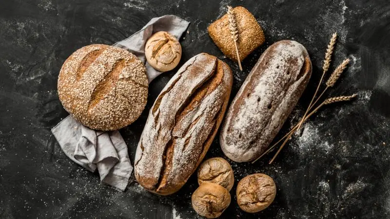  يحتوي الخبز على نسبة عالية من الكربوهيدرات تزيد من أضرار الخبز