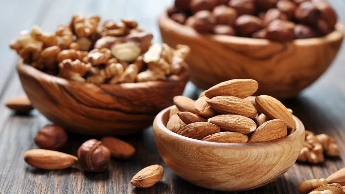mixed-nuts-5-foods-fight-stress.webp