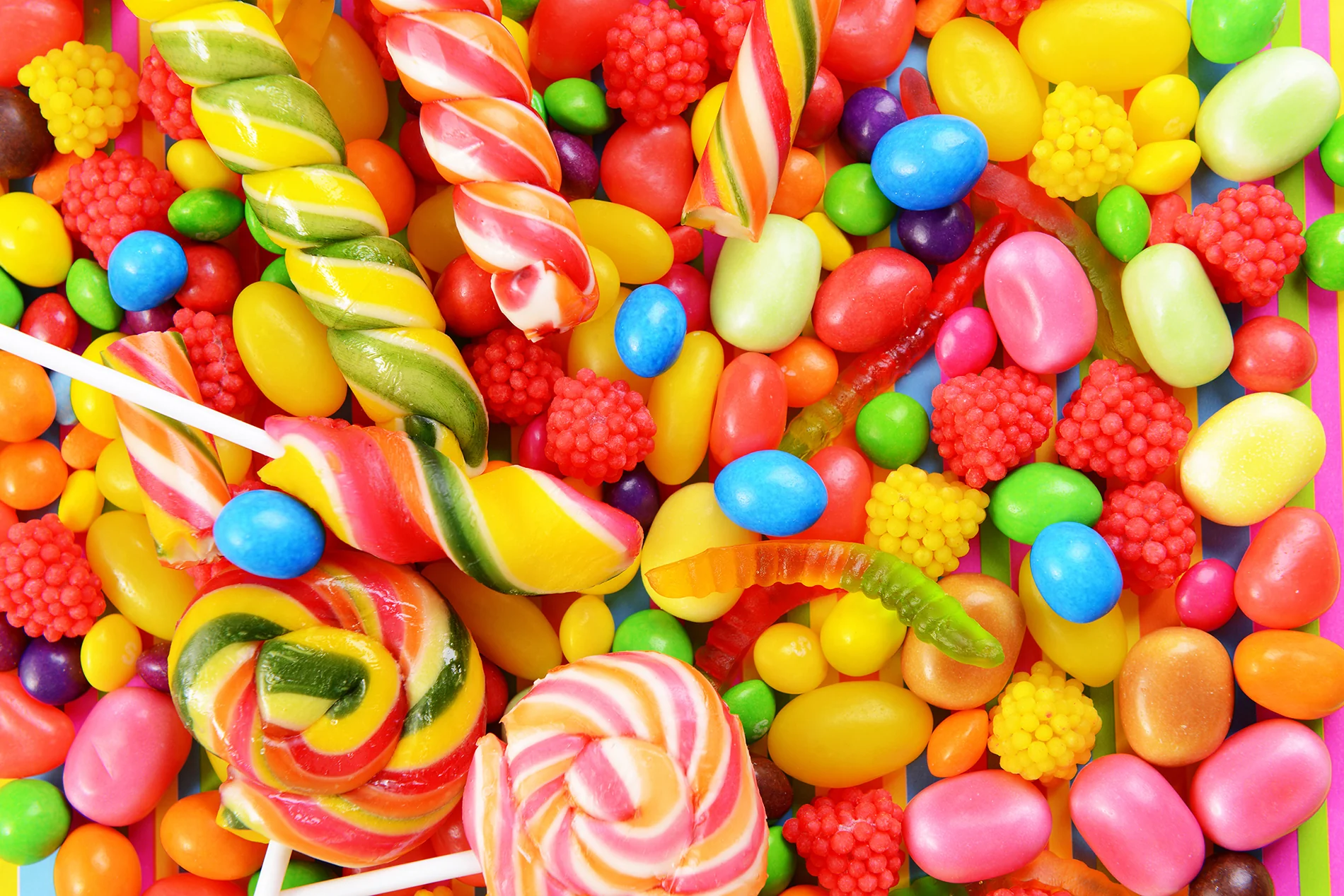 تناول الحلويات بكثرة يساهم في حدوث تسوس الاسنان