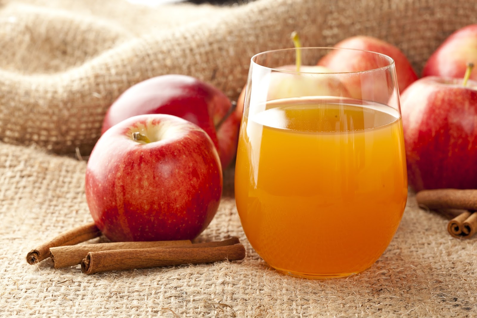 fresh-organic-apple-cider-with-1.jpg
