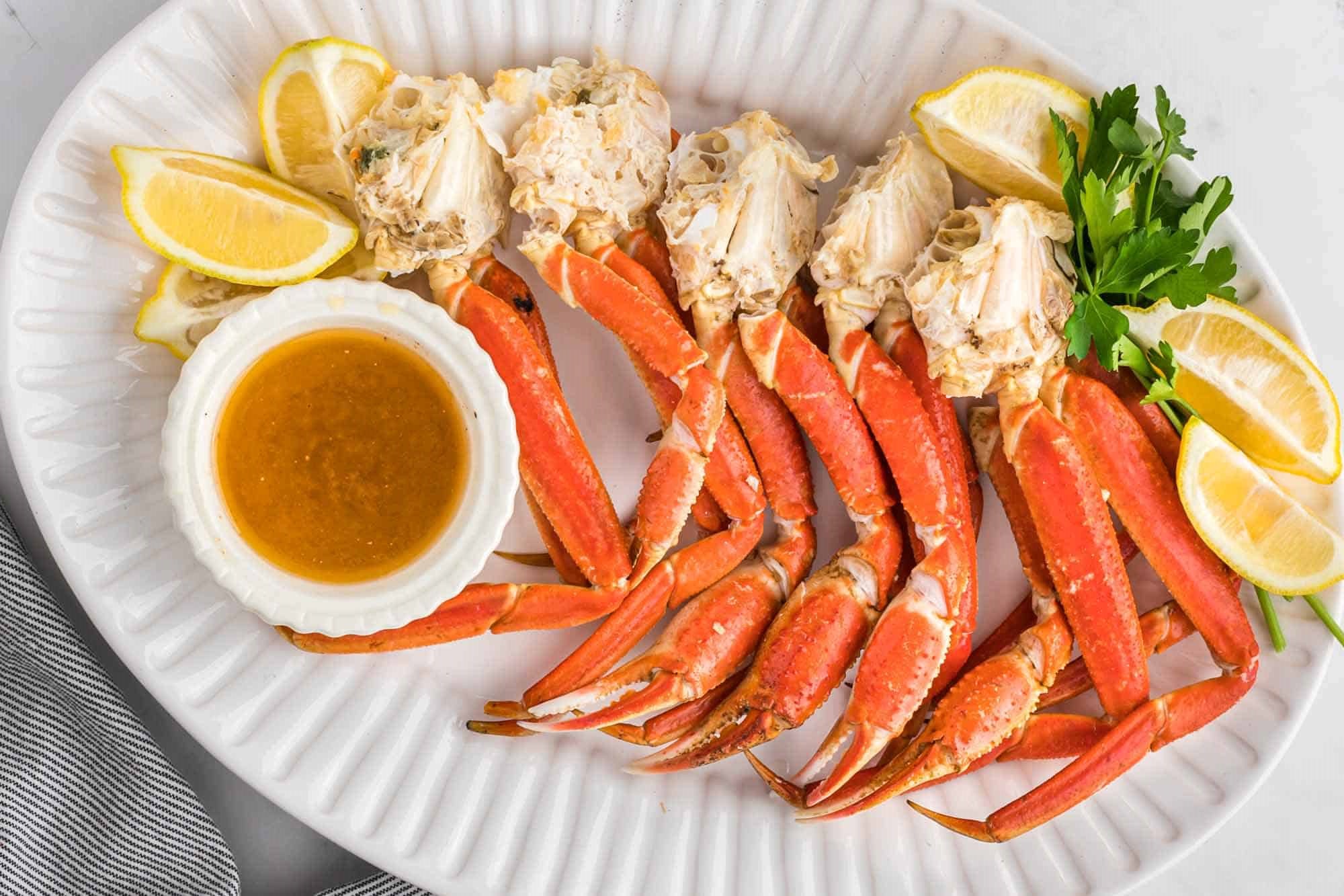 Cooked-Crab-Legs-with-Butter-Sauce-1-1.jpg