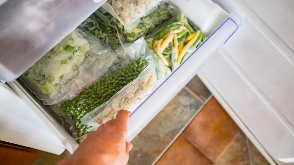 Freezer_Drawer_Vegetables_1296x728-Body-1296x729-1.webp