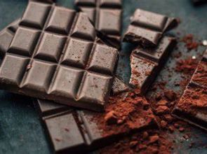 الفوائد الصحية المثبتة للشوكولاتة الداكنة