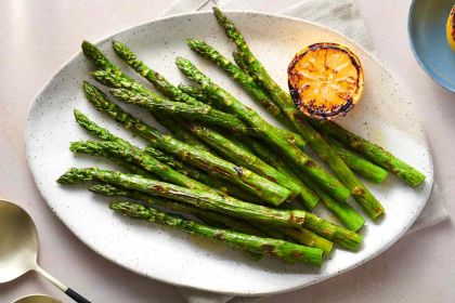 SEA-simple-grilled-asparagus-recipe-hero-02-withservingutensil-cd400626b79b49e280f07c8eaee52103.jpg