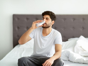 هل شرب الماء باكرا في الصباح له فوائد صحية ؟