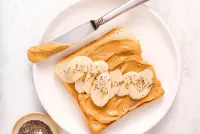 vegan-snack-for-kids-banana-scaled-1.webp